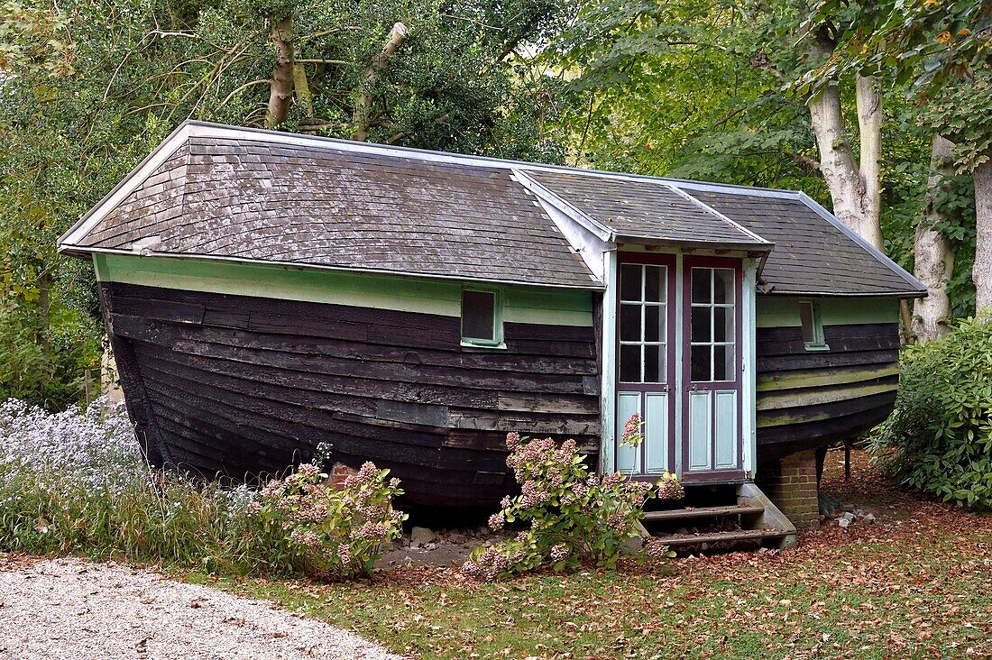 Frankreich, Seine Maritime, Pays de Caux, Cote d'Albatre, Etretat, das Haus von Guy de Maupassant, genannt La Guillette, Caloge, das als Unterkunft für seinen Diener François Tassart diente, es ist eine Kajüte, die aus einem alten, nicht mehr fahrtüchtigen Fischerboot umgebaut wurde