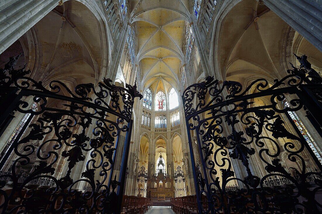 Frankreich, Seine-Maritime, Rouen, Kirche Saint Ouen (12&#x2013;15. Jh.), der Chor ist mit Gittern verschlossen, die 1740/1749 von Nicolas Flambart geschmiedet wurden