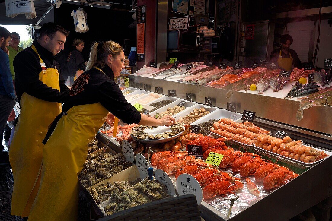Frankreich, Calvados, Pays d'Auge, Trouville sur Mer, der Fischmarkt, Stand mit Meeresfrüchten