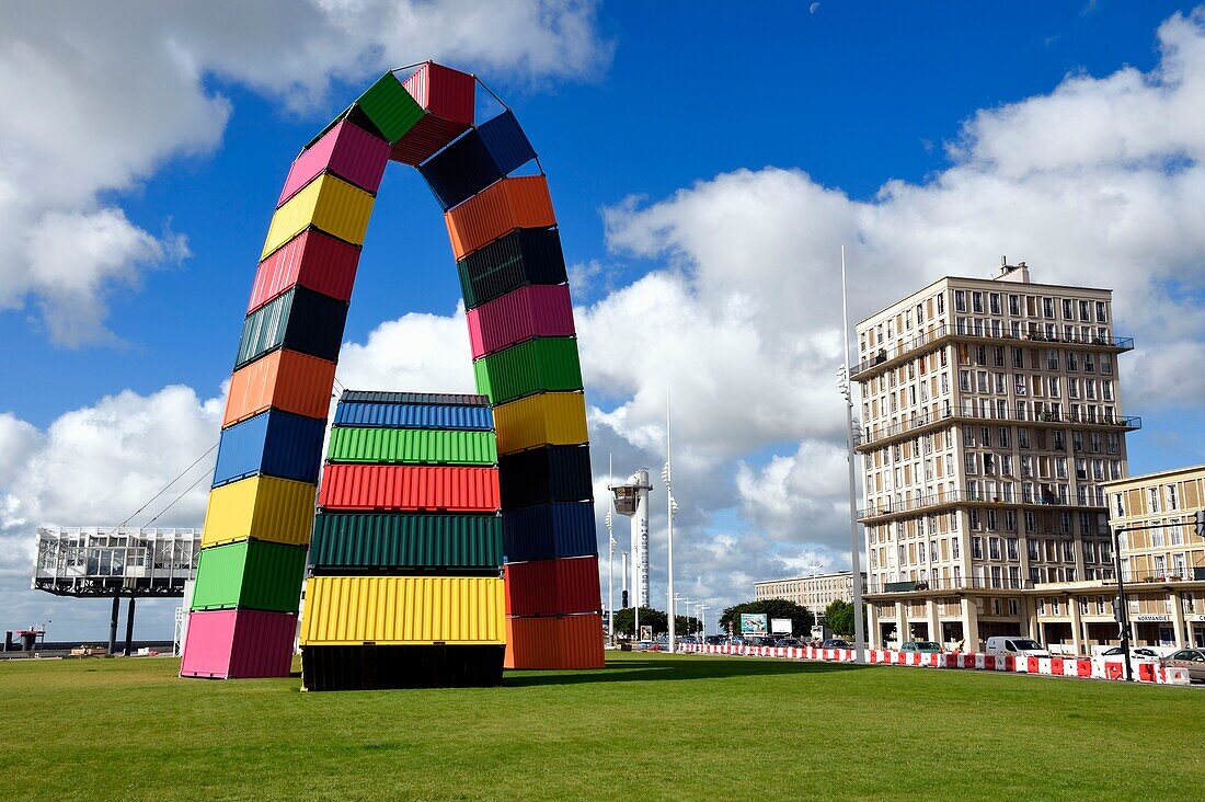 Frankreich, Seine Maritime, Le Havre, von Auguste Perret wiederaufgebautes Stadtzentrum, von der UNESCO zum Weltkulturerbe erklärt, Southampton-Werft, Catène de containers von Vincent Ganivet (© ADAGP)