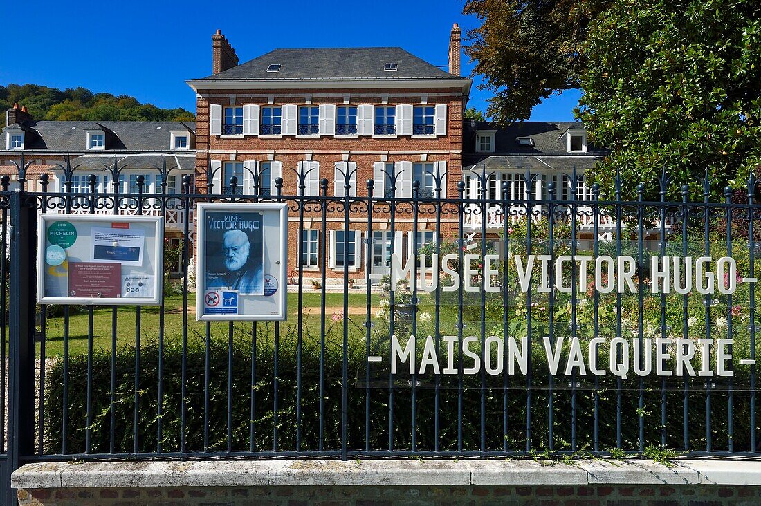 Frankreich, Seine-Maritime, Pays de Caux, Regionaler Naturpark der normannischen Seine-Mäander, Villequier, Dorf am Ufer der Seine, Heimat der Familie Vacquerie, wo sich Victor Hugo mehrmals aufhielt und heute Victor Hugo Museum