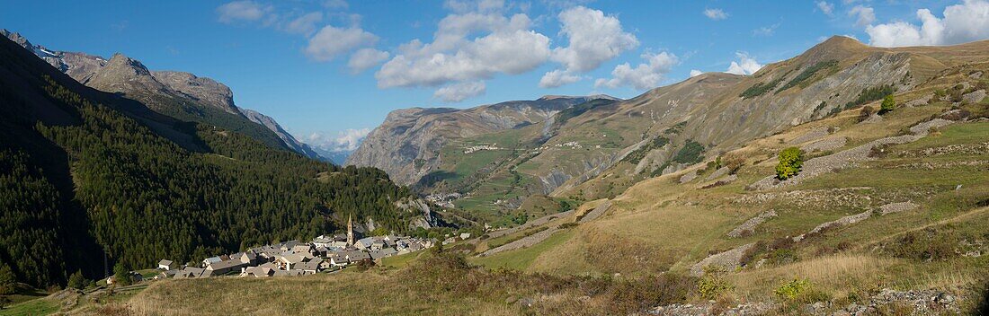 France, Hautes Alpes, The massive Grave of Oisans, panorama of villar d'Arene and the plateau of Emparis