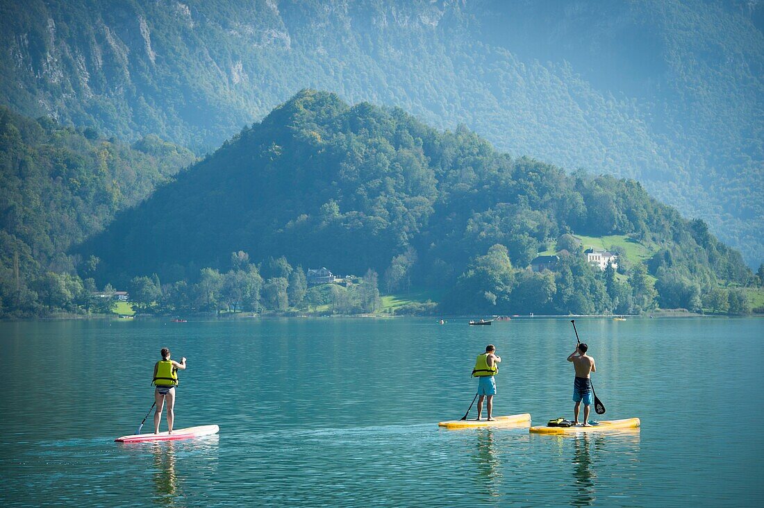 Frankreich, Savoie, vor savoyardischen Land, See Aiguebelette, Paddel Praxis