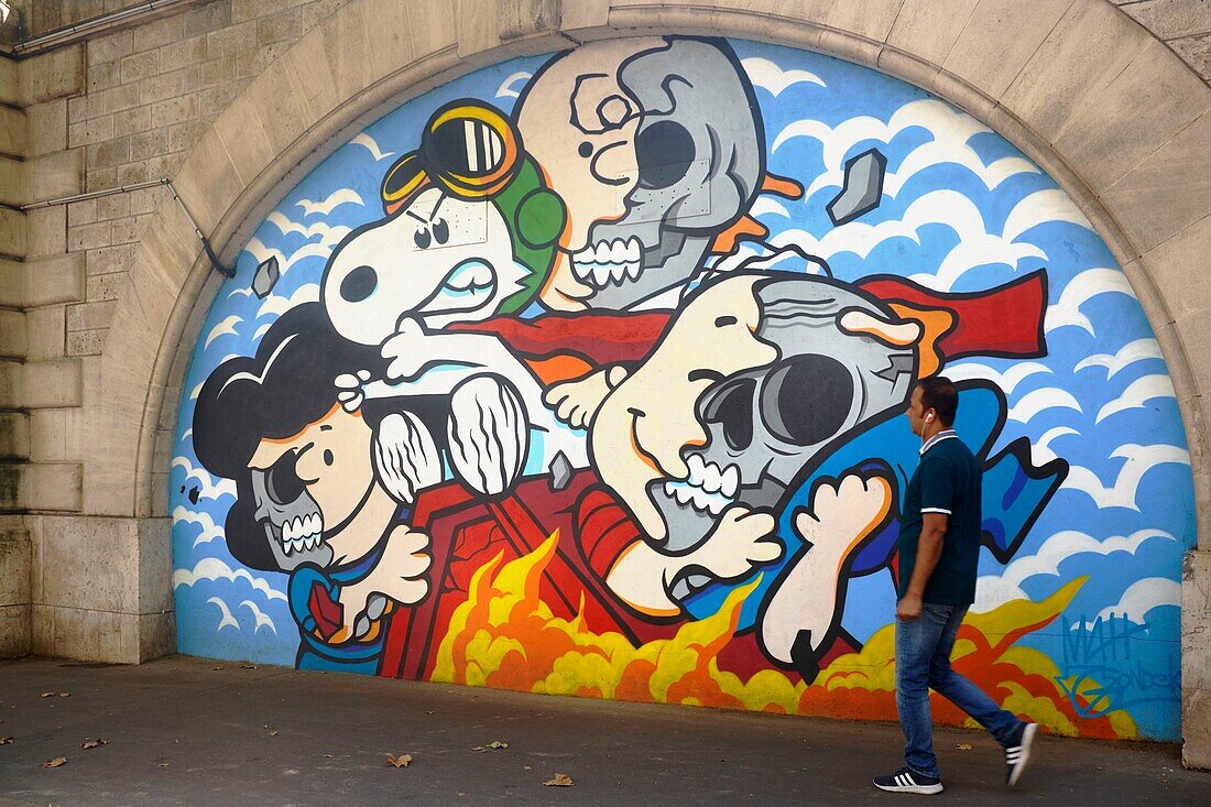 France, Paris, Street Art 13, bd Vincent Auriol, Pedestrian in front of a fresco by MAH under the aerial train