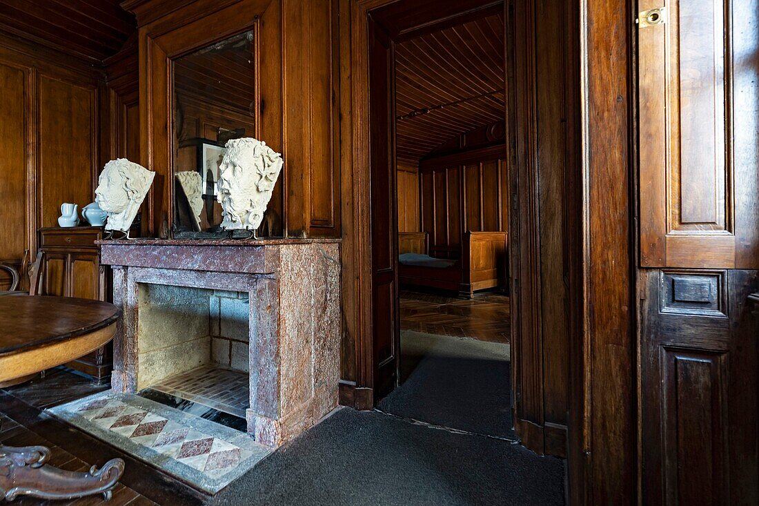 Frankreich, Gironde, Verdon sur Mer, Felsplateau von Cordouan, Leuchtturm von Cordouan, eingetragen als Monument Historique, Wohnung des Ingenieurs, eichengetäfelter Raum, der den Ingenieuren des Dienstes der Leuchttürme und Baken zur Verfügung stand, die zur Kontrolle des Leuchtturms kamen