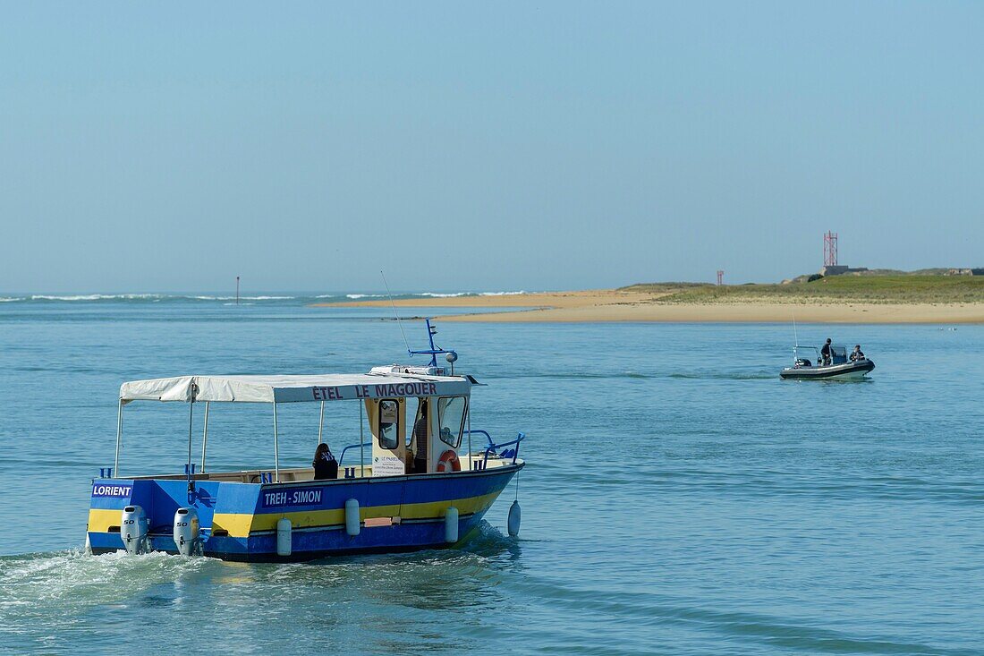 France, Morbihan, Ria d'Etel, the ferryman between Etel and the Magouer