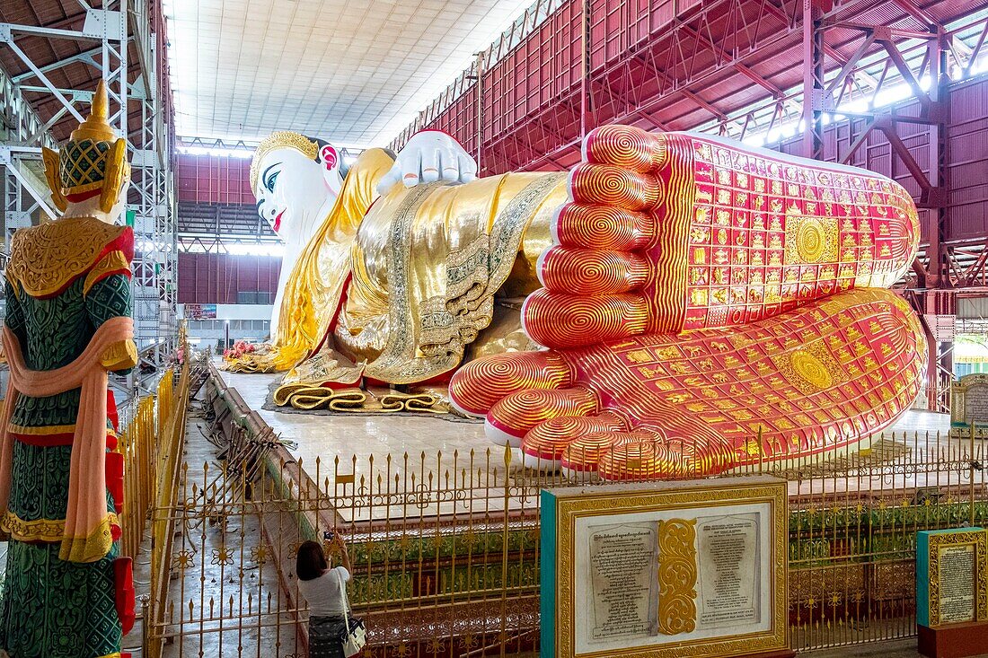 Myanmar (Burma), Yangon, Shwe Gon Daing district, Paya Chaukhtatgyi, reclining cemented gold Buddha with 70m long glass mosaics