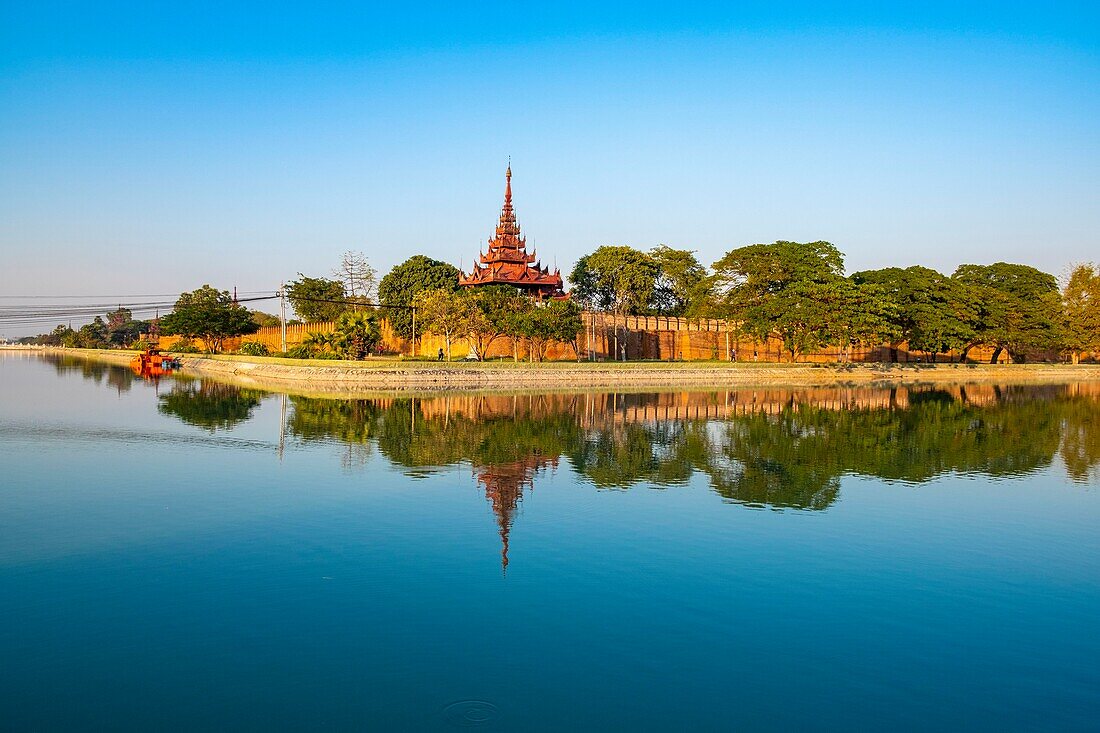 Myanmar (Burma), Mandalay region, Mandalay city, the ramparts