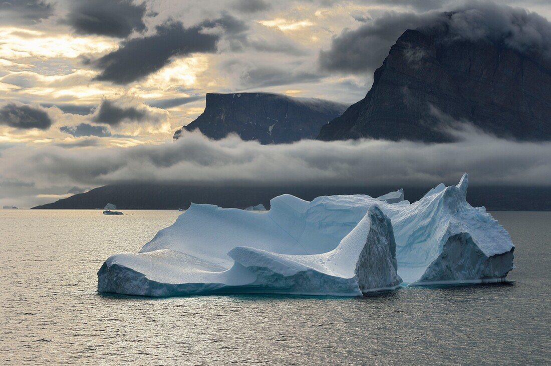 Grönland, Westküste, Baffinbucht, Eisberg im Uummannaq-Fjord