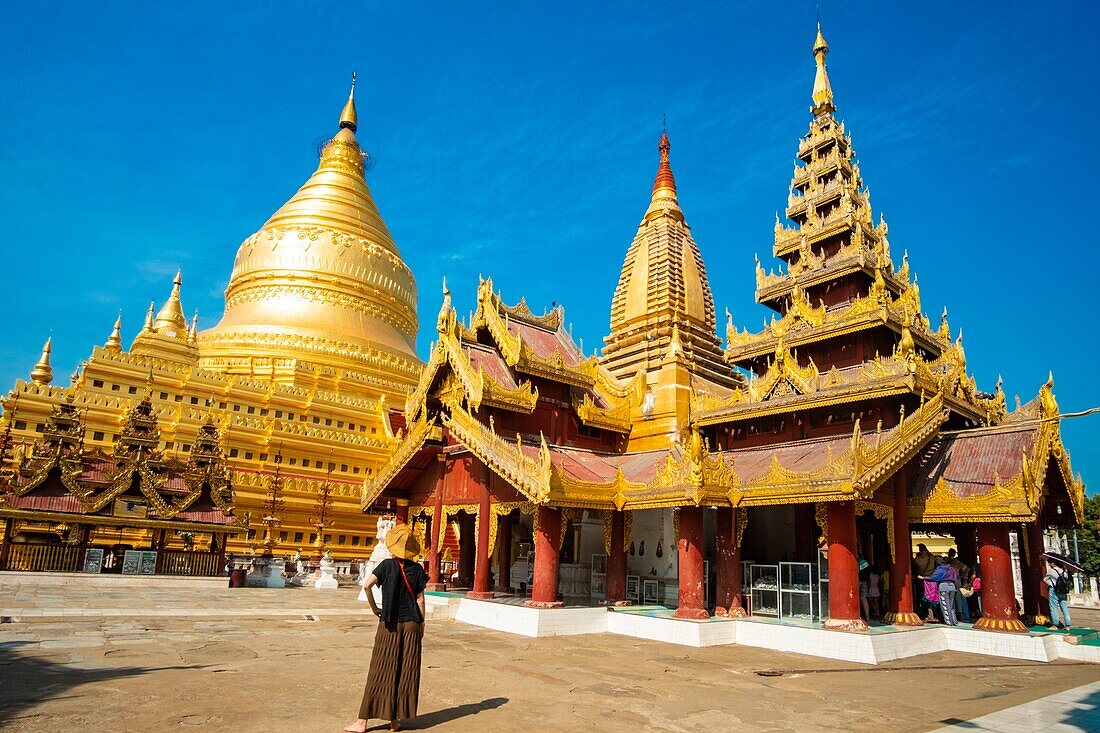 Myanmar (Burma), Mandalay region, Bagan Buddhist Archaeological Site, Nyaung U, Shwezigon Pagoda