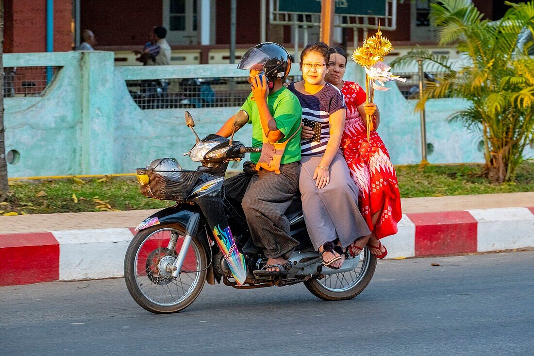 Myanmar (Burma), Mon State, along the road n ° 8, towards the Rocher d'Or