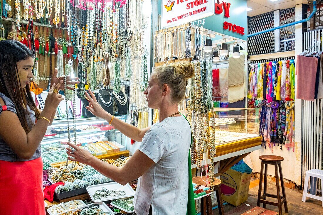 Myanmar (Burma), Yangon, Bogyoke-Markt, Schmuck