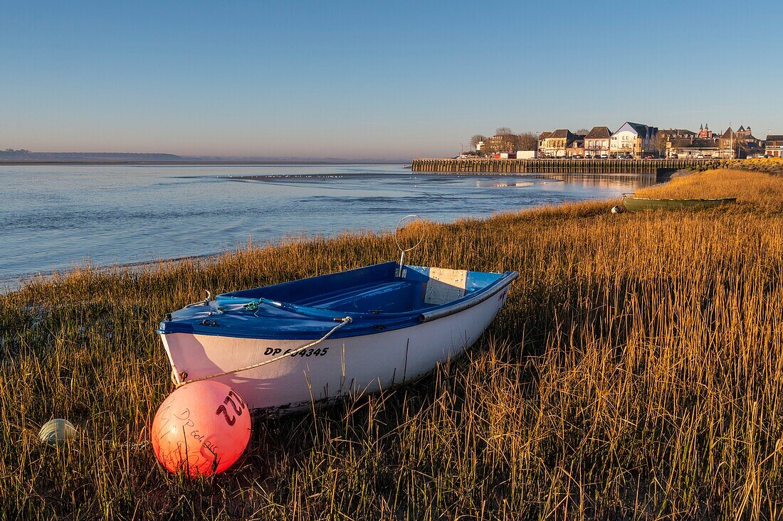 Frankreich, Somme, Baie de Somme, Le Crotoy, Winter, Le Crotoy vom Schwemmteich aus gesehen