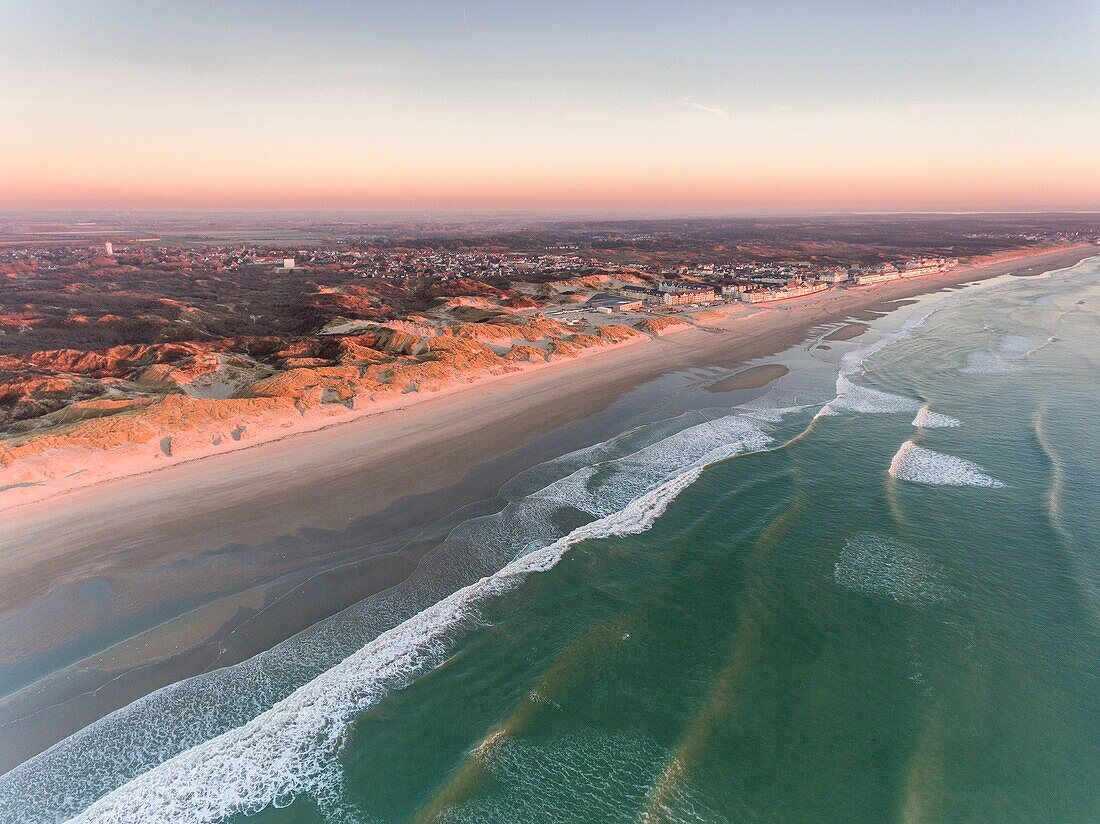 Frankreich, Somme, Fort-Mahon, Luftbild über die Dünen von Marquenterre zwischen der Bucht von Authie und der Baie de Somme, Fort-Mahon und Quend-Plage im Hintergrund