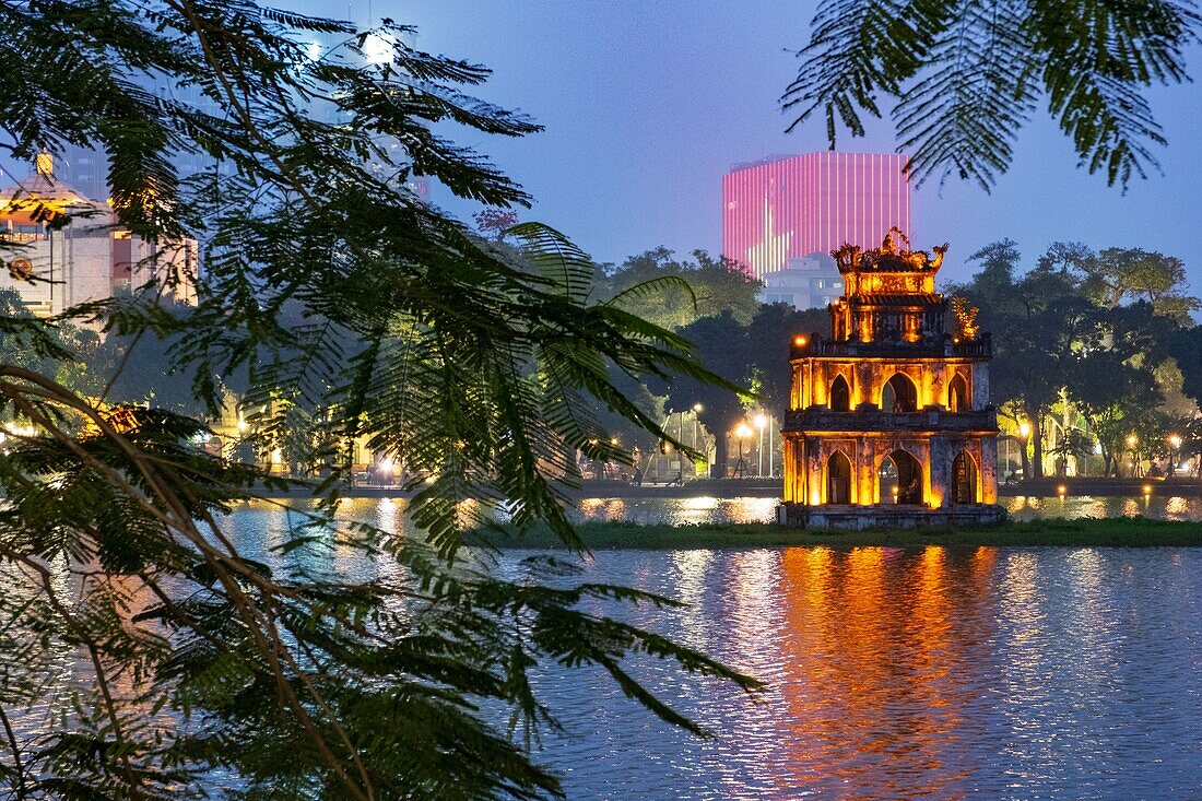 Vietnam, Hanoi, Old Town, Huc Bridge on Hoan Kiem Lake (Restored Sword Lake) and Ngoc Son pagoda (temple of the Jade Mountain)