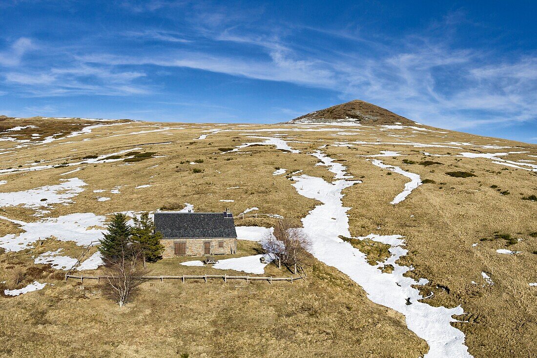 Frankreich, Puy de Dome, Mont Dore, Regionaler Naturpark der Vulkane der Auvergne, Monts Dore, der Puy Corde (Luftaufnahme)