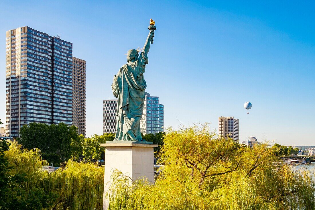 France, Paris, the Swan Island, the statue of liberty