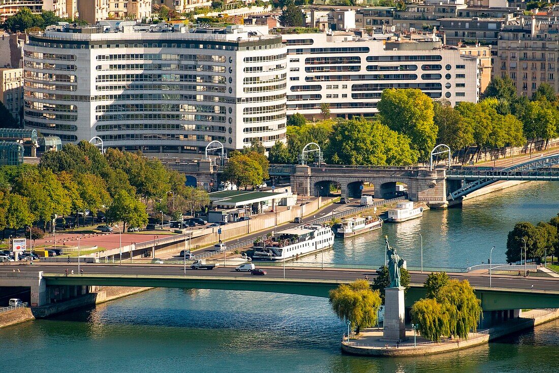 Frankreich, Paris, die Seine und das 16. Arrondissement (Luftaufnahme)