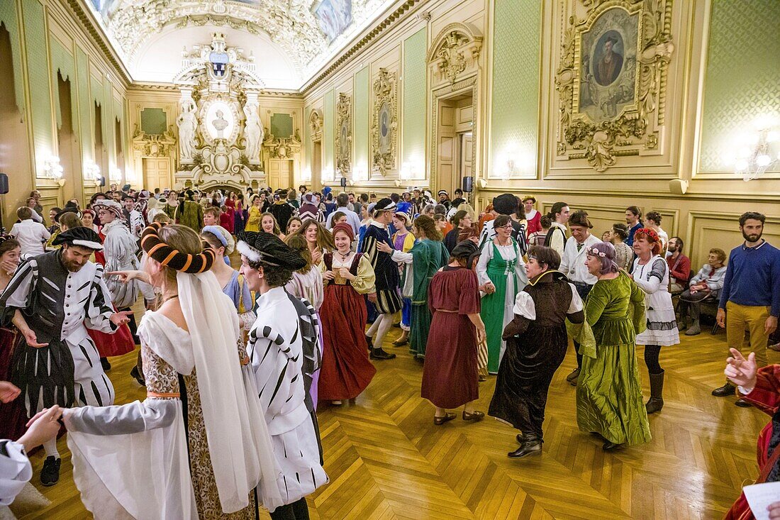 Frankreich, Indre et Loire, Loire-Tal als Weltkulturerbe der UNESCO, Tours, Festsaal des Rathauses, Renaissance-Ball in Kostüm