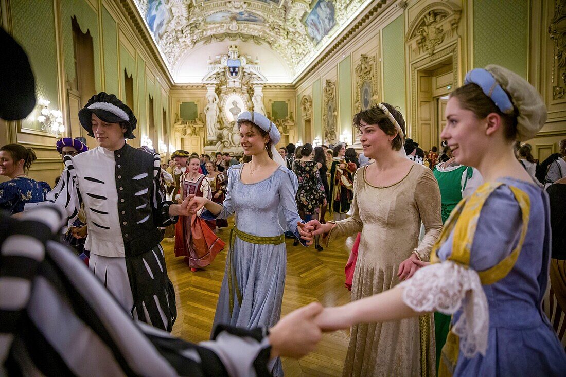 Frankreich, Indre et Loire, Loire-Tal als Weltkulturerbe der UNESCO, Tours, Festsaal des Rathauses, Renaissance-Ball in Kostüm