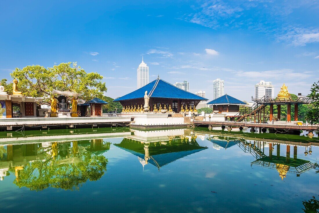 Sri Lanka, Colombo, Wekanda district, Seema Malakaya Buddhist temple in the Beira Lake