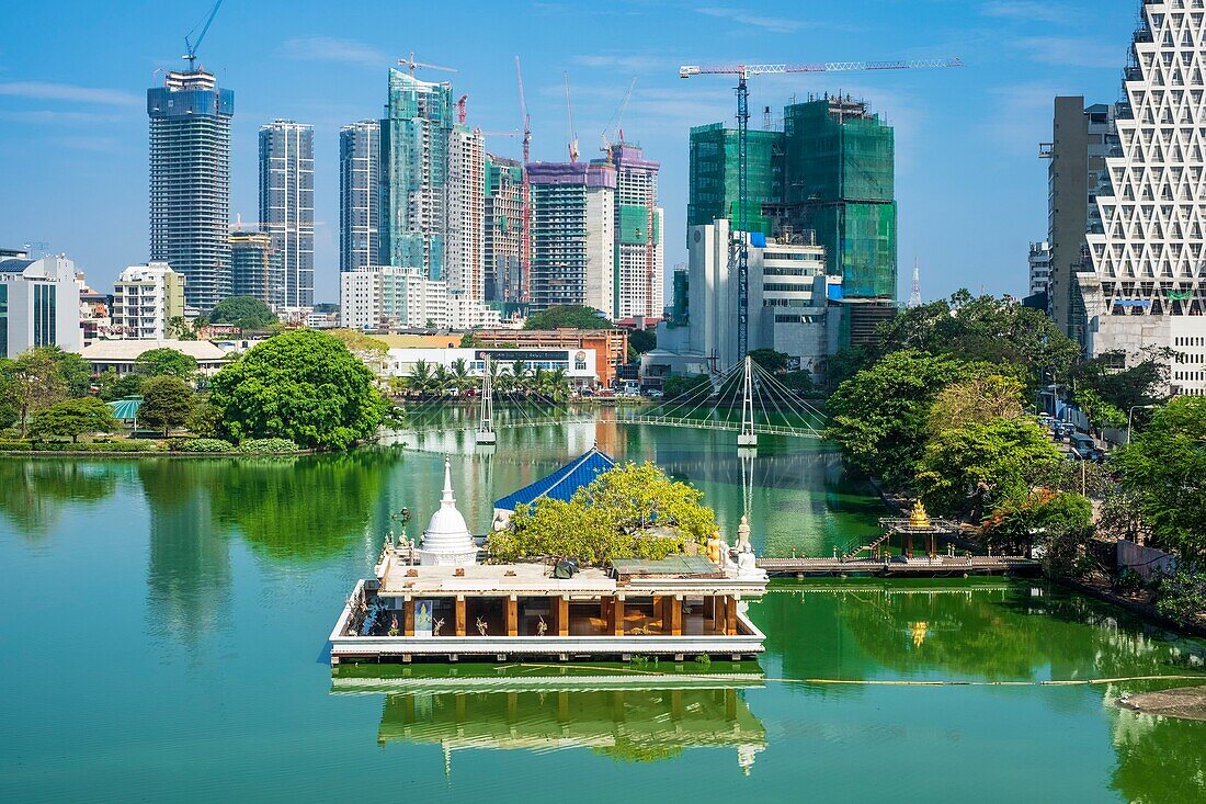 Sri Lanka, Colombo, Wekanda district, Seema Malakaya Buddhist temple in the Beira Lake