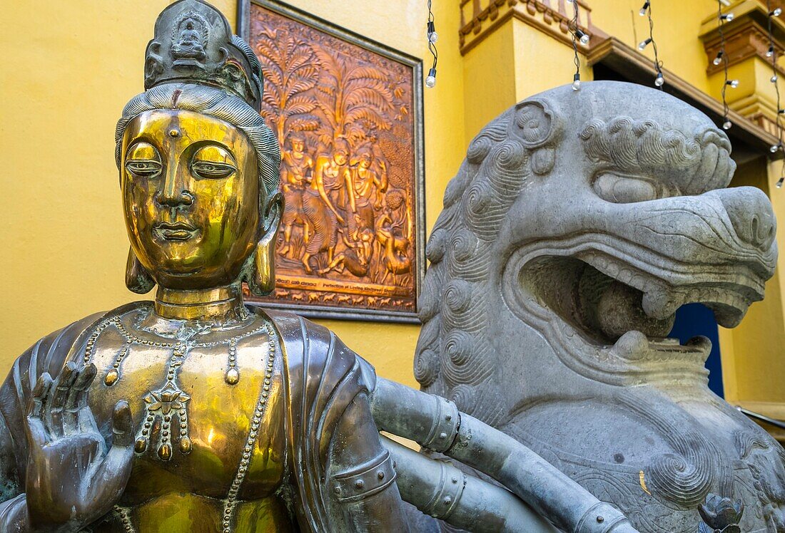 Sri Lanka, Colombo, Stadtteil Wekanda, buddhistischer Gangaramaya-Tempel