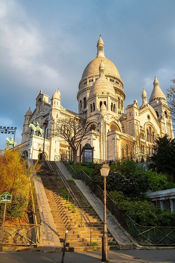 France, Paris, Butte Montmartre, Maurice Utrillo Street Stairs