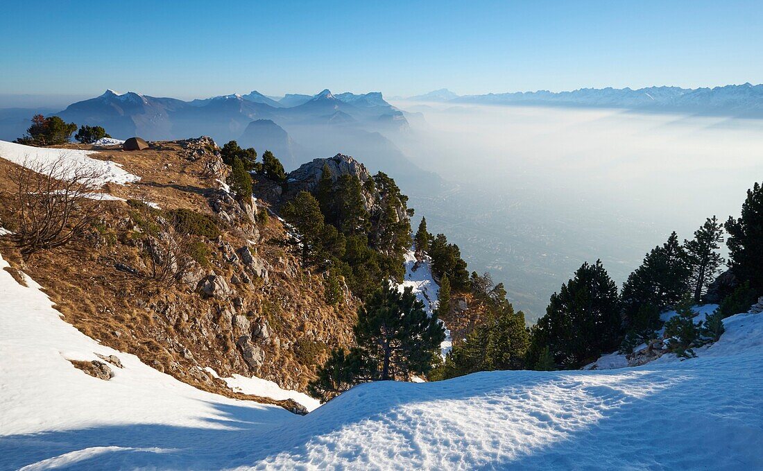 Frankreich, Isere, Moucherotte, Sonnenaufgang vom Gipfel des Vercors-Gebirges