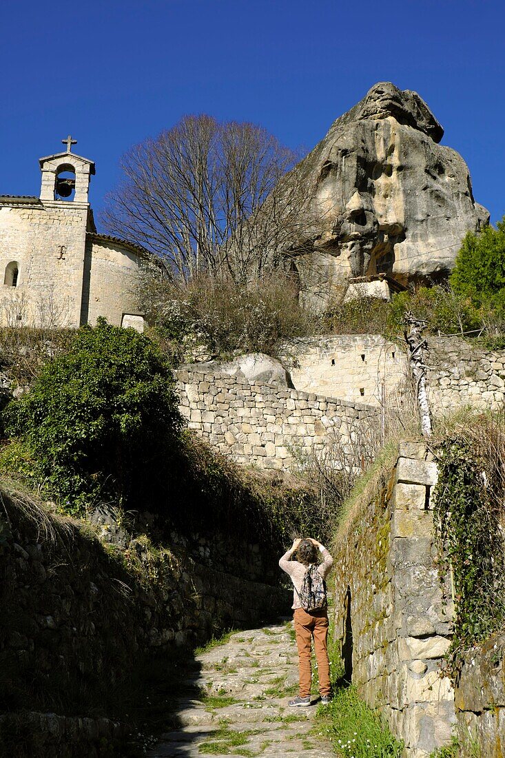 France, Alpes de Haute Provence, Annot, discovery tour of the Gres d Annot, Vers la Ville chapel dated 12th century, rocks