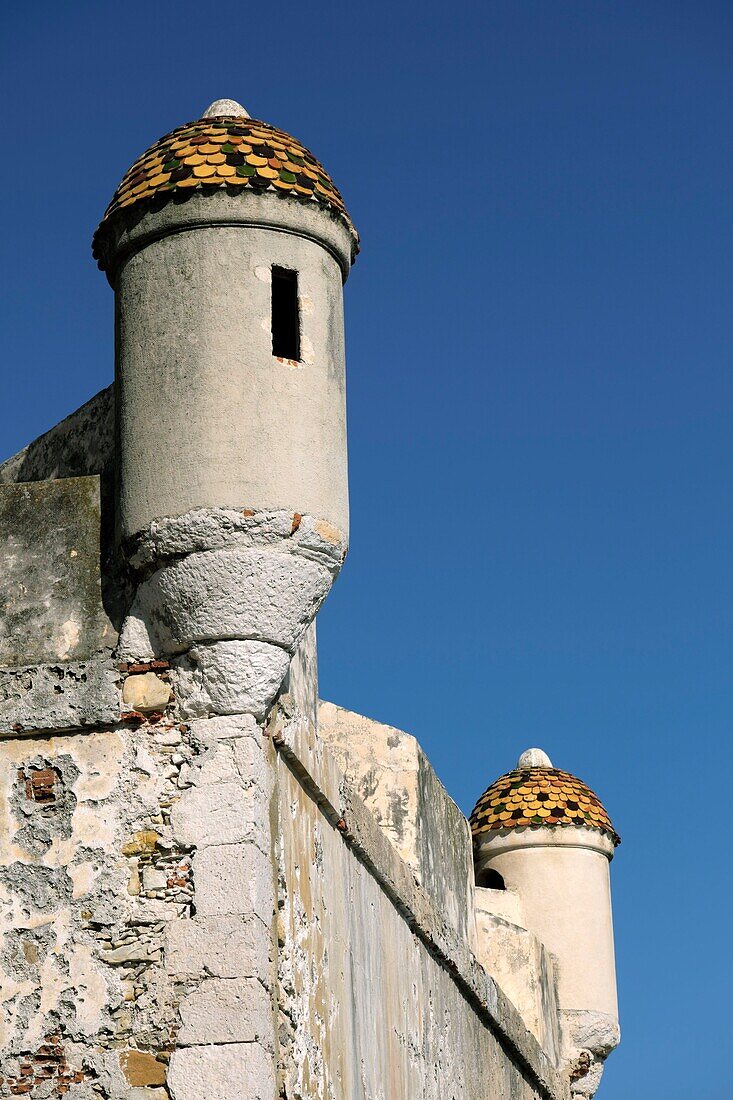 Frankreich, Alpes Maritimes, Menton, der Hafen, die von den Fürsten von Monaco im 17. Jahrhundert erbaute Bastion, Museum von Menton, das Jean Cocteau gewidmet ist, Wachturm