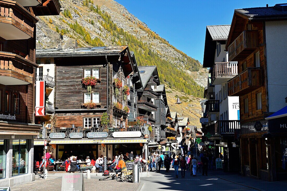 Schweiz, Kanton Wallis, Zermatt, Bahnhof Zermatt am Fuße des Matterhorns