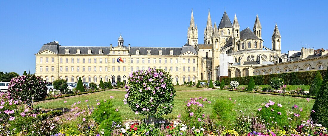 Frankreich, Calvados, Caen, das Rathaus in der Abbaye aux Hommes (Männerabtei) und die Abteikirche Saint Etienne