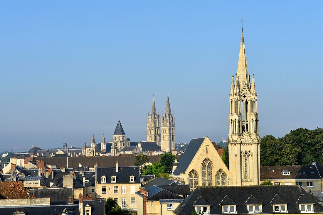 Frankreich, Calvados, Caen, Blick auf die Altstadt vom Schloss Wilhelms des Eroberers, Herzogspalast, Abbaye aux Hommes und Kirche Saint Etienne