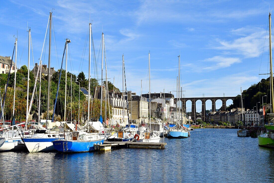 Frankreich, Finistere, Morlaix, Der Hafen und das Viadukt