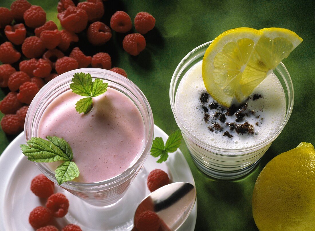 Himbeer-Kefir-Shake & Buttermilch-Shake mit Pumpernickel