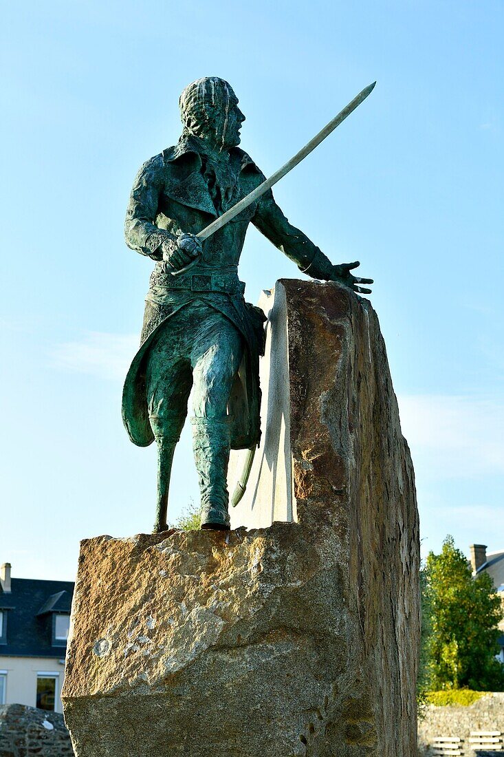 Frankreich, Manche, Cotentin, Granville, die Oberstadt auf einer felsigen Landzunge am östlichsten Punkt der Bucht von Mont Saint Michel, Statue von Georges René Le Pelley de Pléville sagt, der Korsar mit einem Holzbein