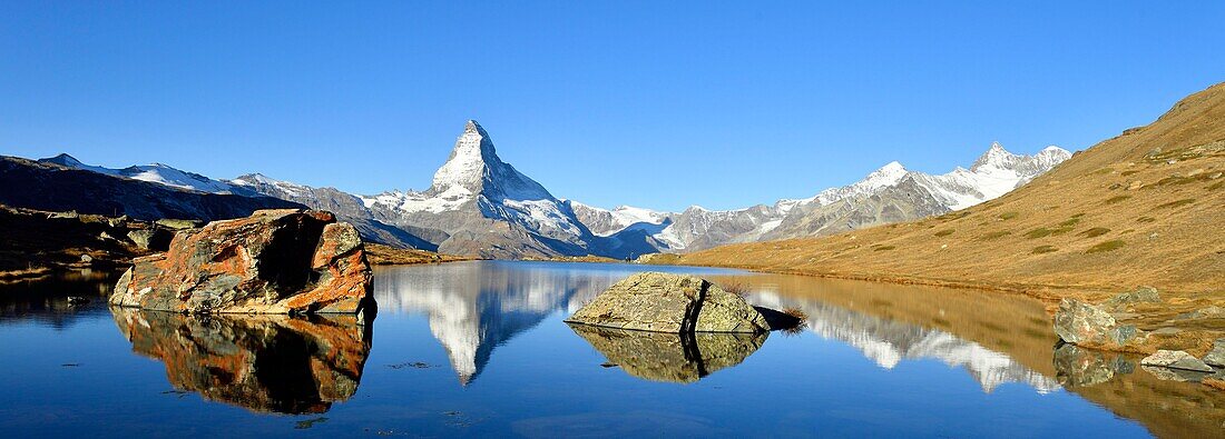 Switzerland, canton of Valais, Zermatt, the Matterhorn (4478m), Dent Blanche, Obergabelhorn and Wellenkuppe peaks from Lake Stellisee