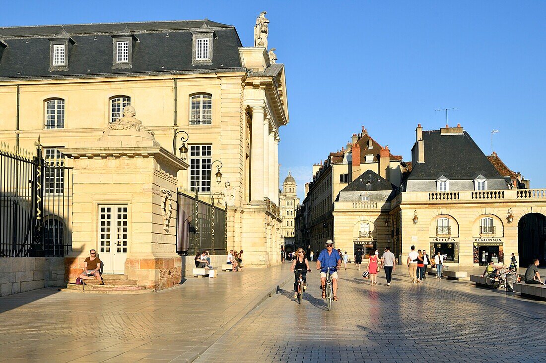 Frankreich, Cote d'Or, Dijon, von der UNESCO zum Weltkulturerbe erklärt, Place de la Libération (Platz der Befreiung) vom Turm Philippe le Bon (Philipp der Gute) des Palastes der Herzöge von Burgund aus gesehen