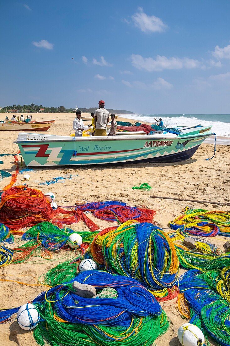 Sri Lanka, Eastern province, Pottuvil, Arugam bay, back from fishing on Pottuvil beach