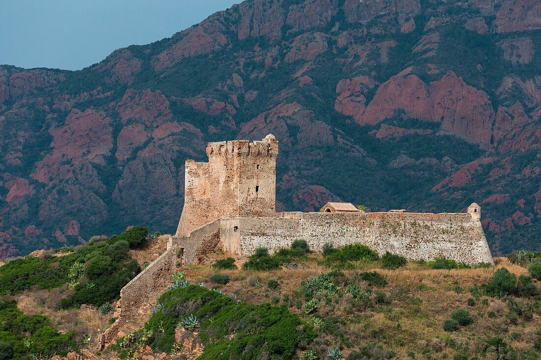 Frankreich, Corse du Sud, Naturschutzgebiet Scandola, von der UNESCO zum Weltkulturerbe erklärt, Dorf Girolata