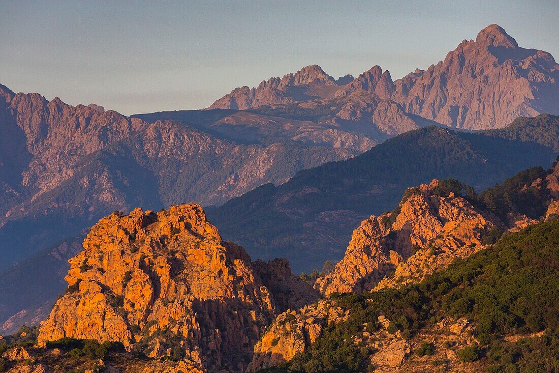 Frankreich, Corse du Sud, Golf von Porto, von der UNESCO zum Weltkulturerbe erklärt, Piana, ausgezeichnet mit dem Titel "Schönste Dörfer Frankreichs