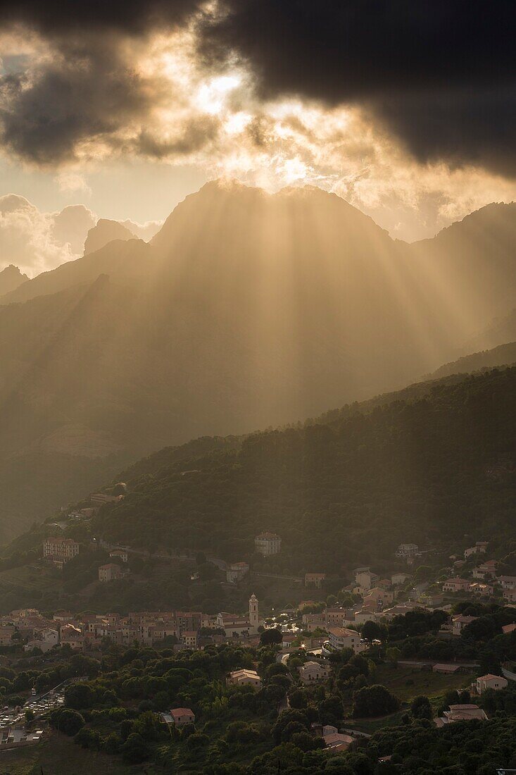 Frankreich, Corse du Sud, Golf von Porto, von der UNESCO zum Weltkulturerbe erklärt, Piana, ausgezeichnet mit dem Titel "Schönste Dörfer Frankreichs