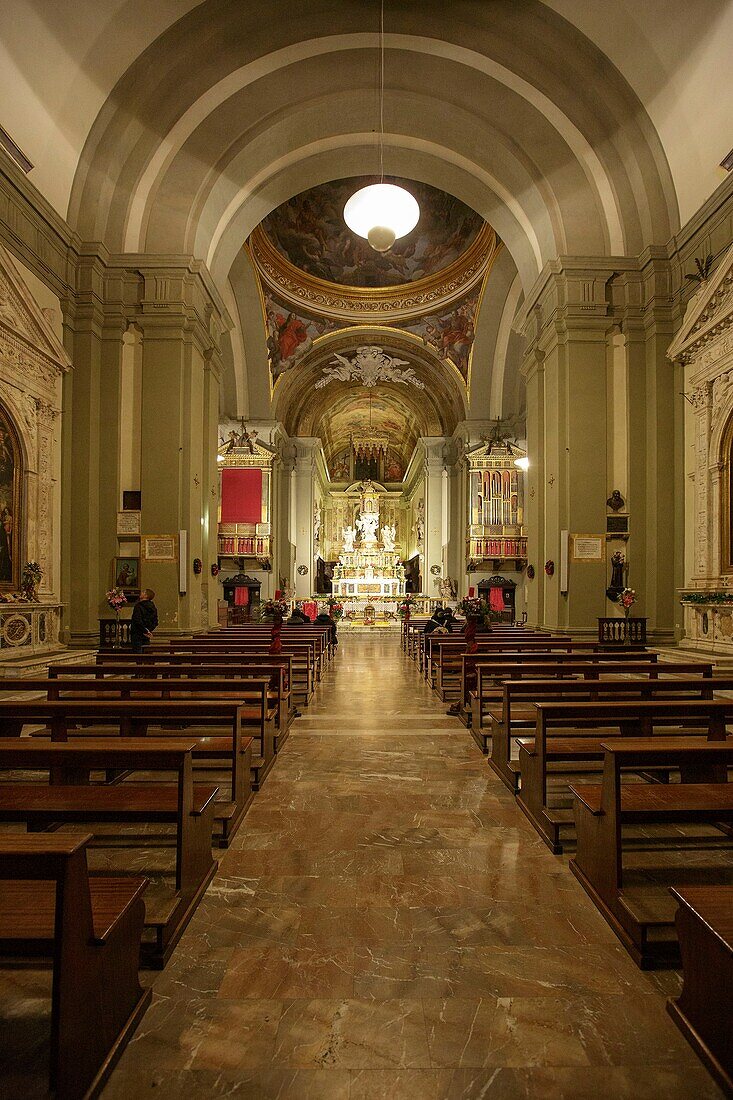 Italien, Toskana, Siena, historisches Zentrum, von der UNESCO zum Weltkulturerbe erklärt, Kirche San Martino aus dem 117. Jahrhundert im Barockstil, das Kirchenschiff und der Chor