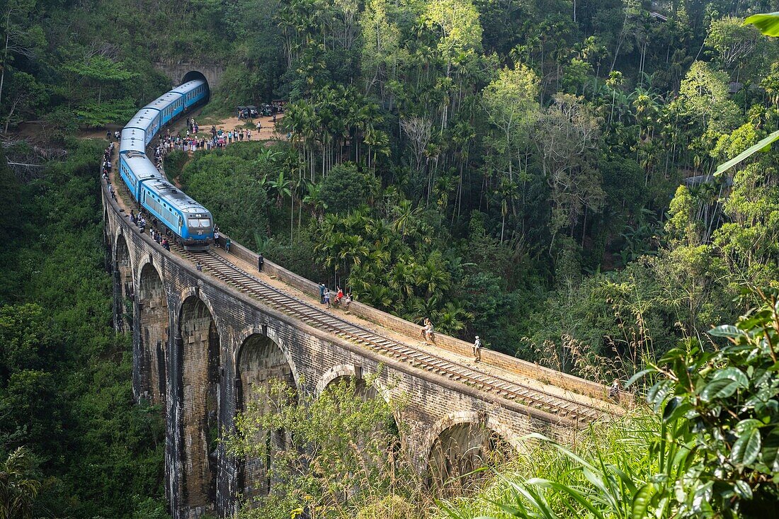 Sri Lanka, Uva-Provinz, Demodara (Umgebung von Ella), die Neun-Bögen-Brücke wurde 1921 während der britischen Kolonialzeit erbaut