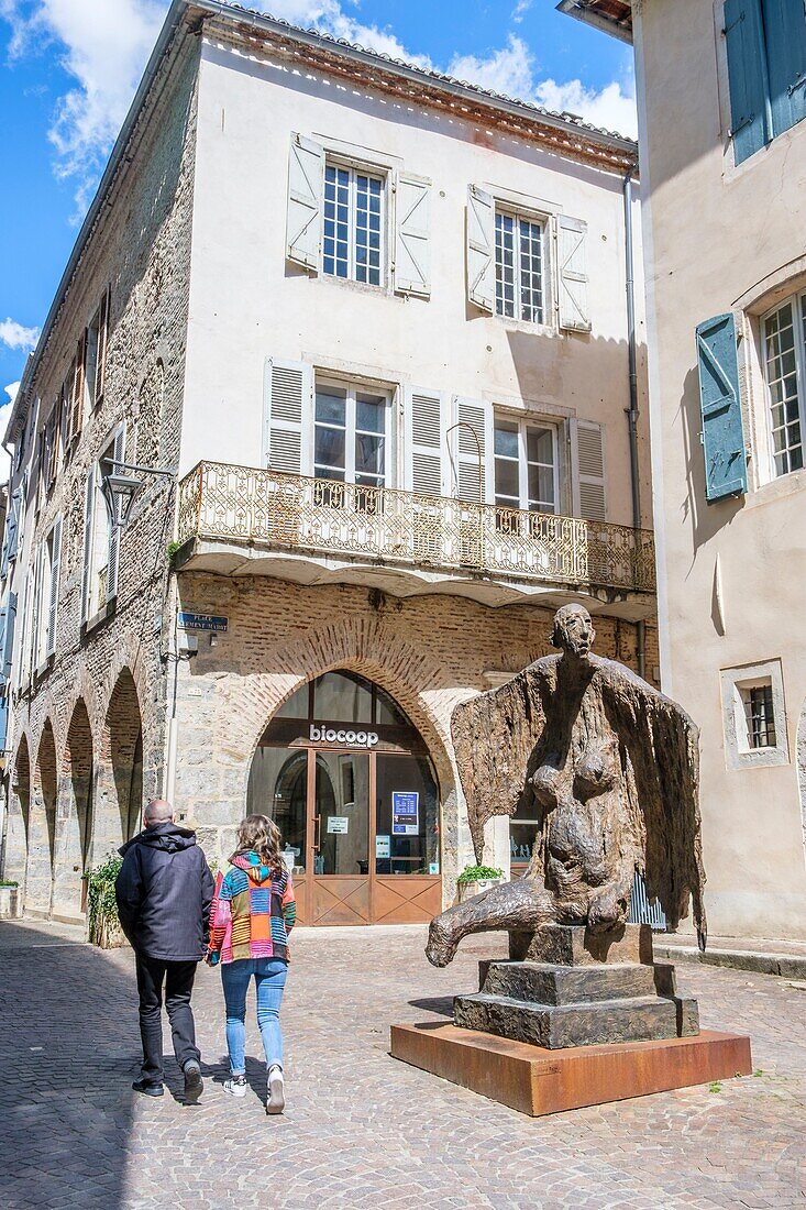 Frankreich, Lot, Cahors, die Altstadt, Platz Clement Marot, l'Ange du Lazaret Kunstwerk von Marc Petit einem französischen Bildhauer