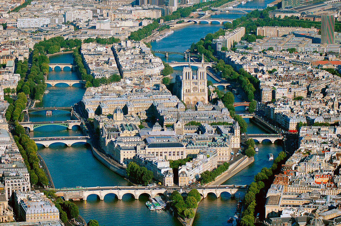 Frankreich, Paris, von der UNESCO zum Weltkulturerbe erklärtes Gebiet, Kathedrale Notre-Dame auf der Ile de la Cite (Luftaufnahme)