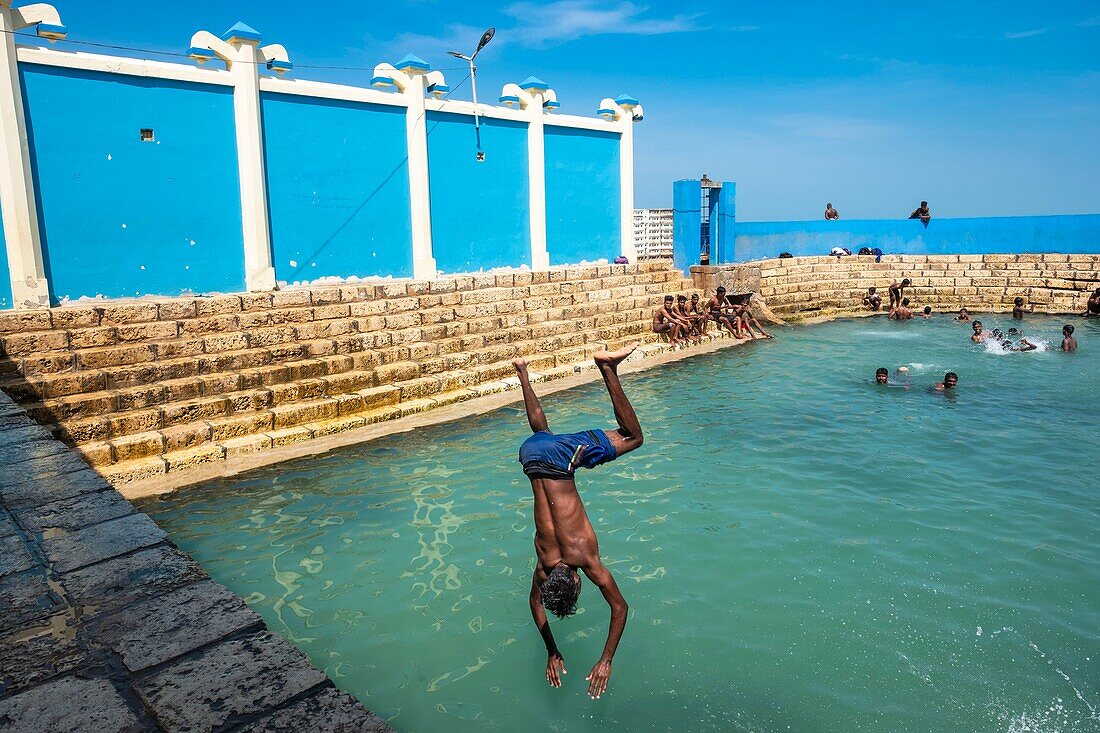 Sri Lanka, Northern province, Jaffna, Keerimalai, the sacred baths of fresh water bordering the Indian Ocean