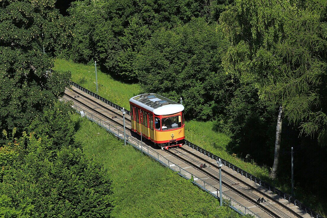 Deutschland, Baden Württemberg, Karlsruhe, Durlach, Die Turmbergbahn verbindet den Stadtteil Durlach mit dem Turmberg