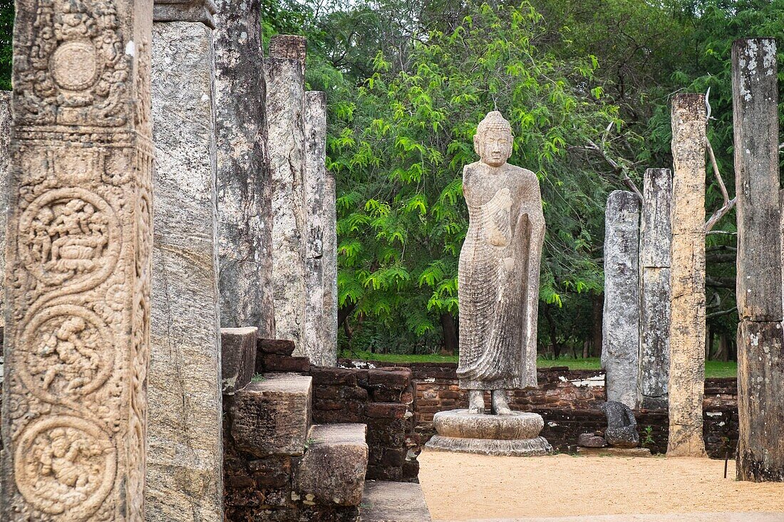 Sri Lanka, Nördliche Zentralprovinz, archäologische Stätte von Polonnaruwa, UNESCO-Welterbestätte, Dalada Maluwa oder Terrasse der Zahnreliquie (Heiliges Viereck), Atadage